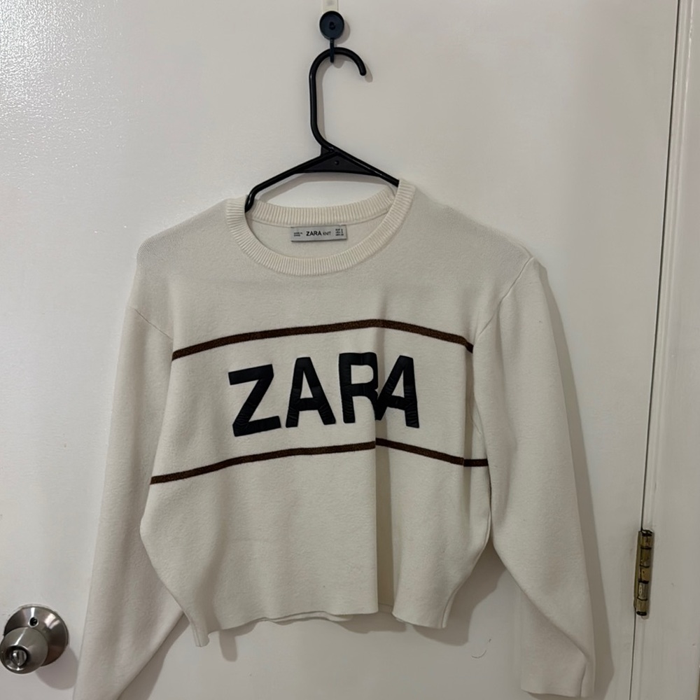 Zara Cream Crew Neck Sweater with Modern Streetwear Style